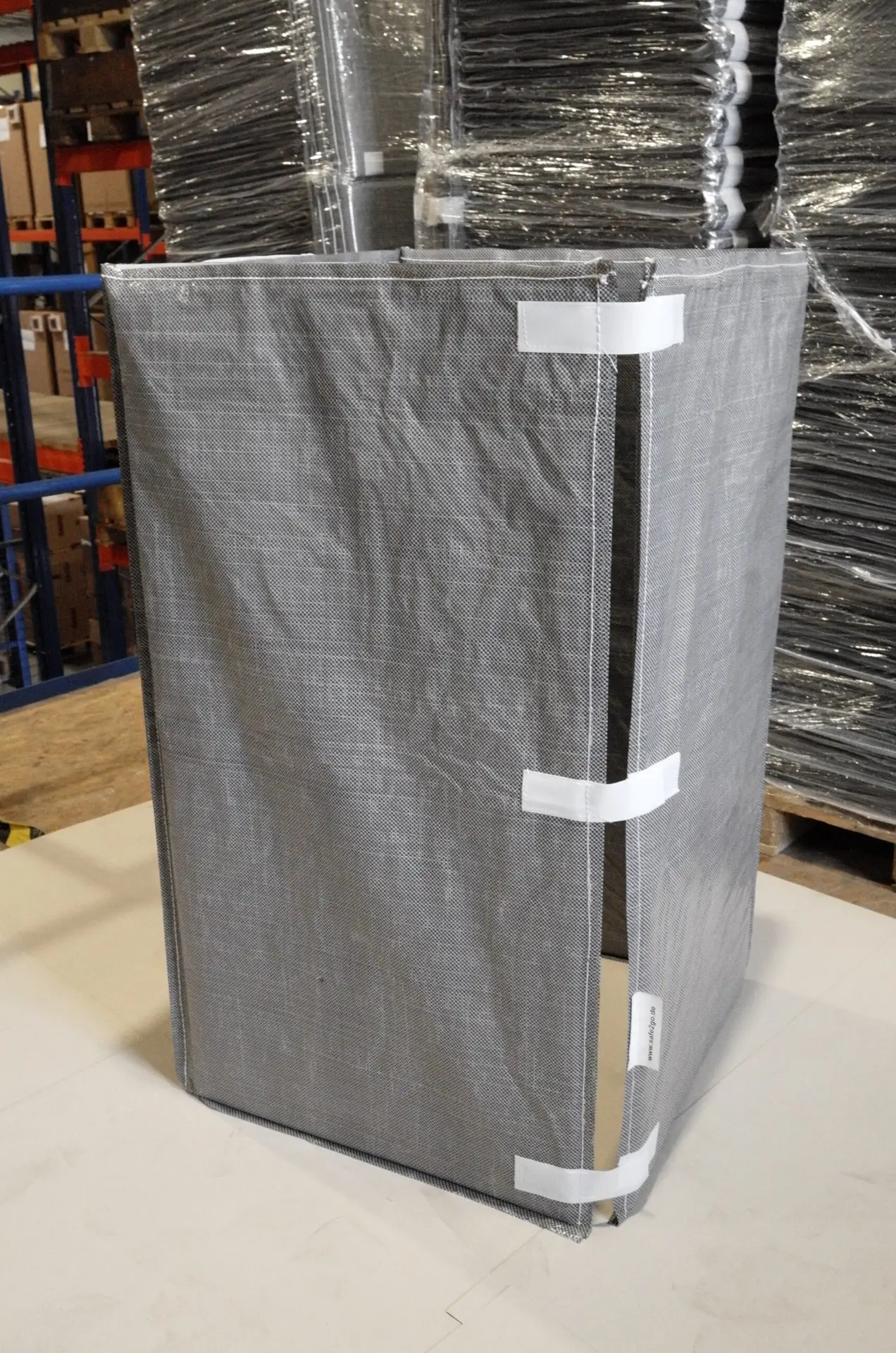 Detailaufnahme des Safe2Go Verpackungssystems zeigt Material, Verarbeitung und Funktionen der Mehrweg-Transportverpackung.